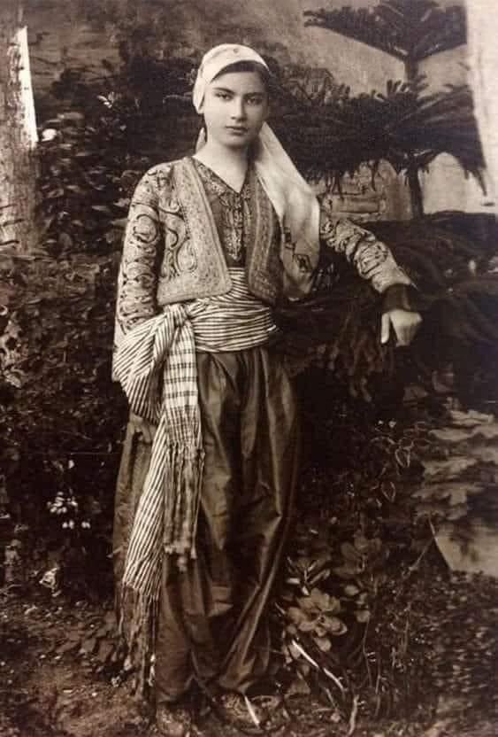 BİR TÜRKÜ   BİR HAYAT   HÜZÜNLÜ BİR HİKAYE yazısından bir görsel